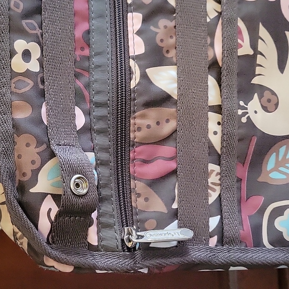 Lesportsac Brown Messenger Flowers and Birds All Over Print Bag - Picture 4 of 10